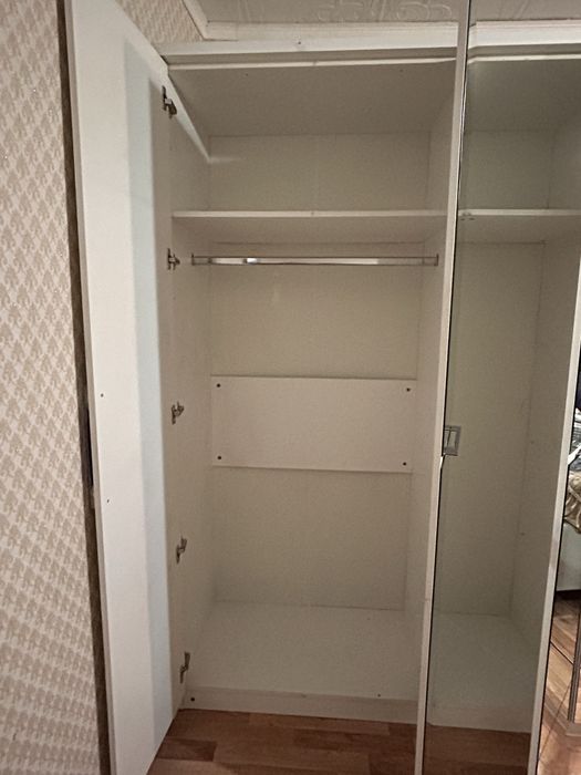 Продается спальный шкаф