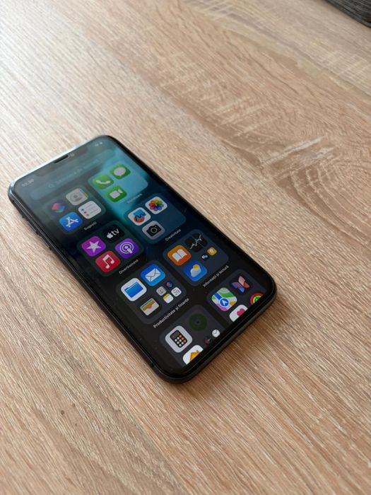 Vand Iphone 11, pret negociabil