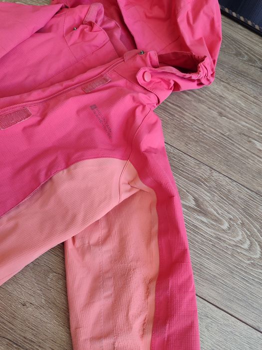 Продам ветровку для девочки 5-6 лет