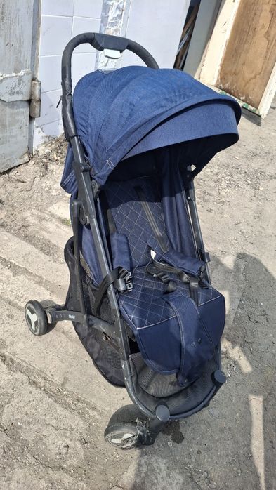 Продам компактную коляску