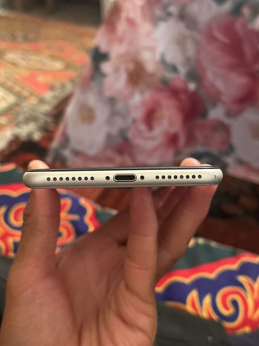 Продам iPhone 7+
