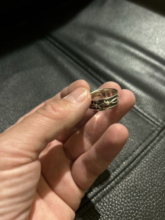 Inel bǎrbǎtesc de argint - model sârmǎ ghimpatǎ