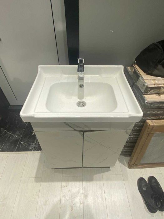 Раковина, шкаф, смеситель