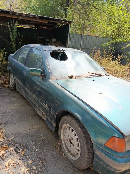Продам BMW 320   .
