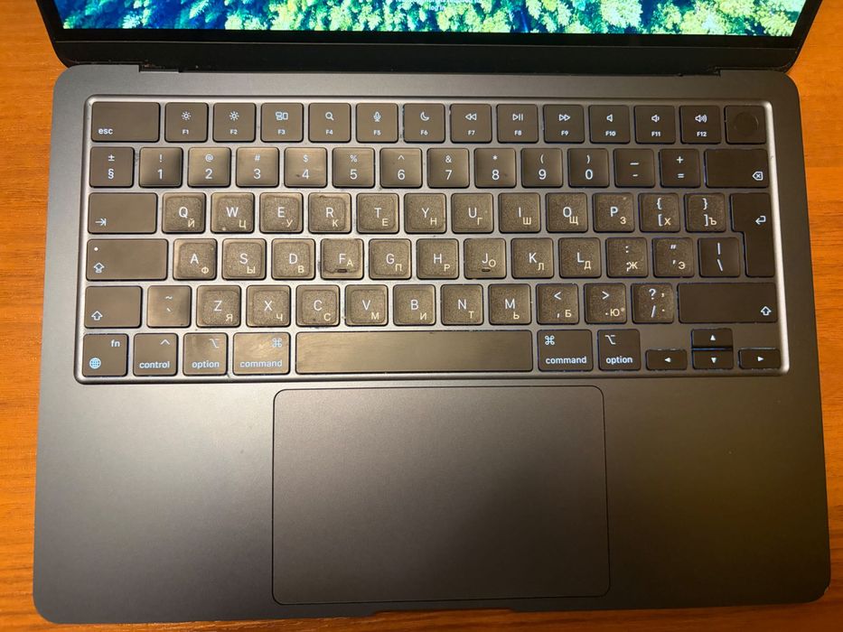 MacBook Air M2 – 16GB RAM / 256GB SSD (Перфектно състояние)
