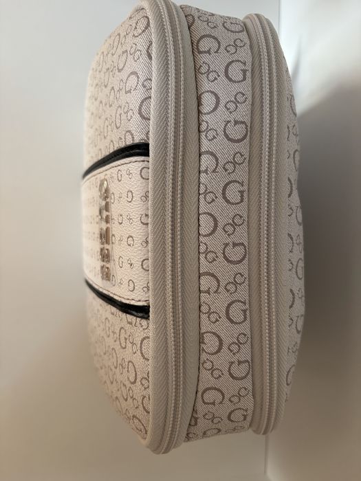 Guess несесер за козметика