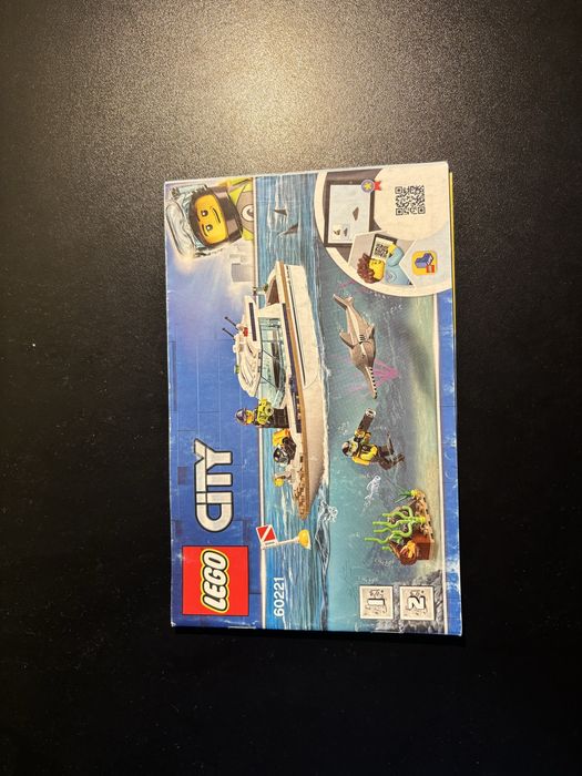 LEGO City 60221- Iahtul de lux