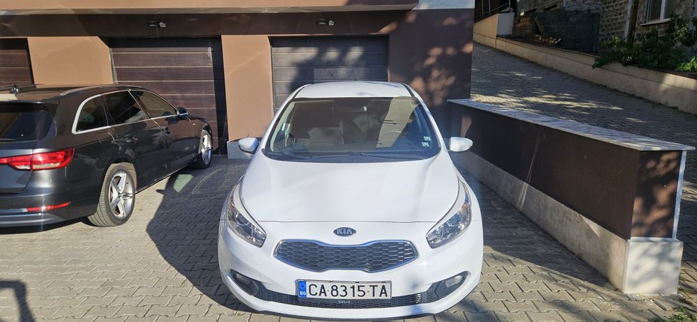 Kia ceed 1.4 бензин купена от България  169700 км. Сервизна книжка