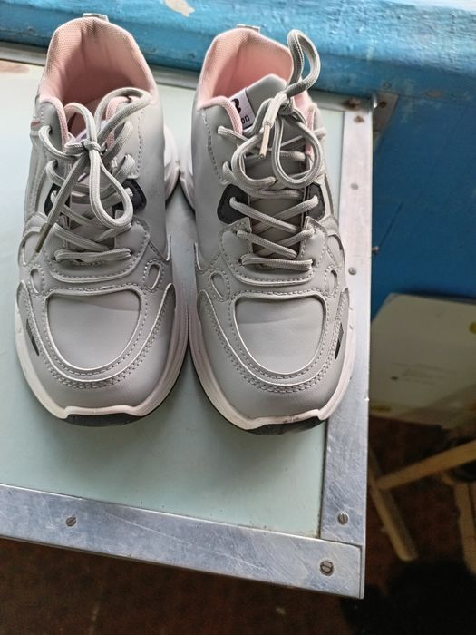 Продаются кросовки