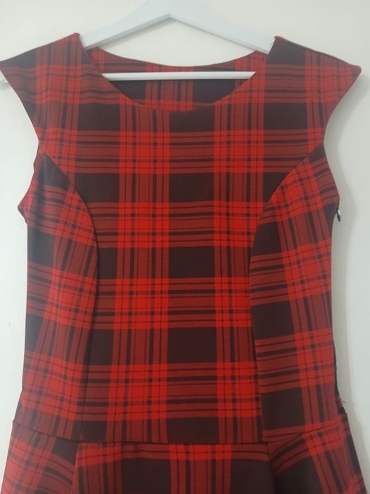 Даска червена рокля