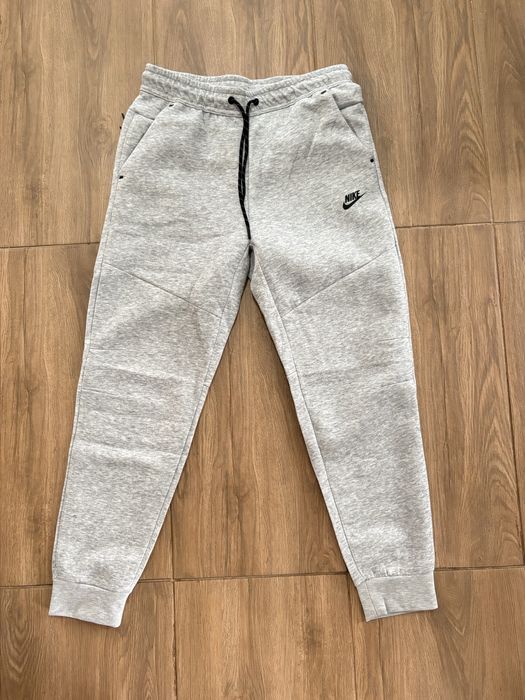 Pantaloni Nike Tech
