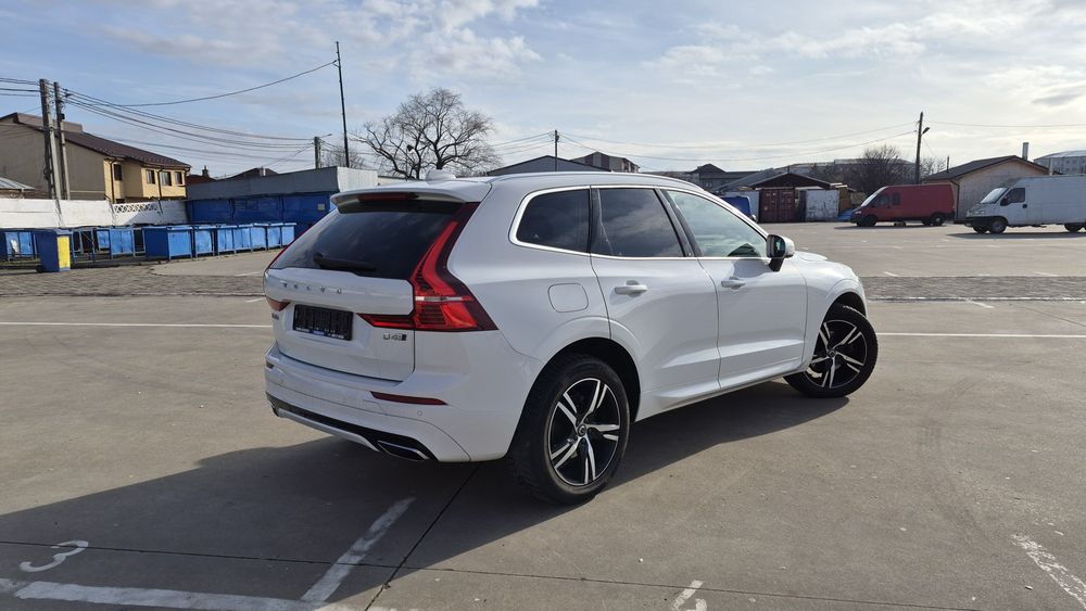 Volvo XC 60  /  R - Design  / 2018 /  190 cai / 4 × 4