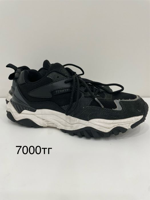 Кроссовки   спортивные