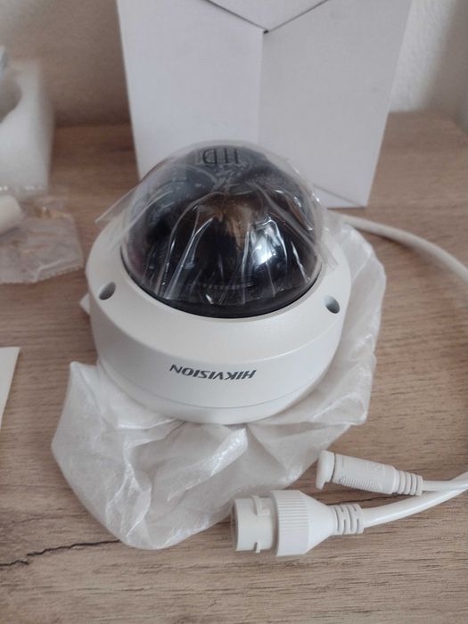 Камера Hikvision AcuSense Dome IP Camera 4MP 2.8mm - нова