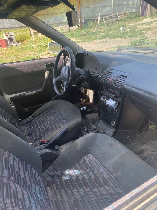 Срочно! Mazda 323