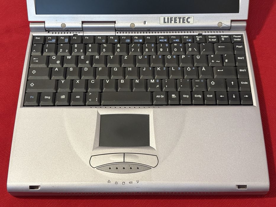 Laptop Lifetec Pentium 3