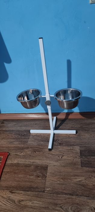 Стойка для кормления собак