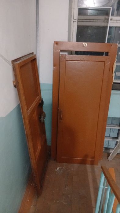 Отдам бесплатно дверь железную