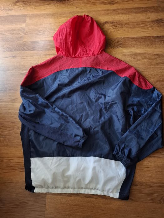 Tommy Hilfiger мъжка вегровка S- M размер.
