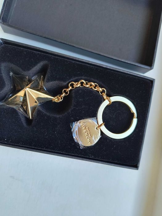 Ключодържател Givenchy със звезда