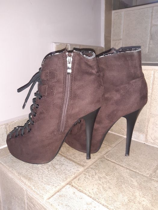 Велурени боти ботуши