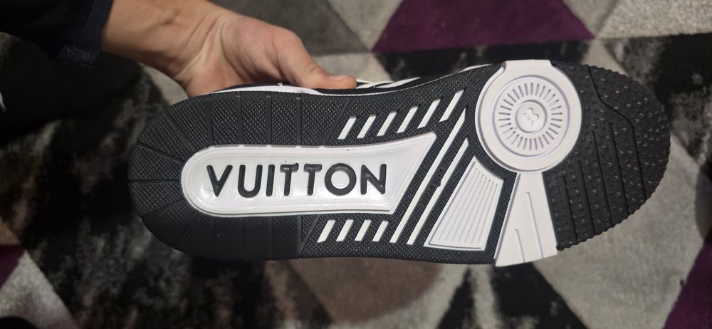 Vând adidași louis vuitton skate