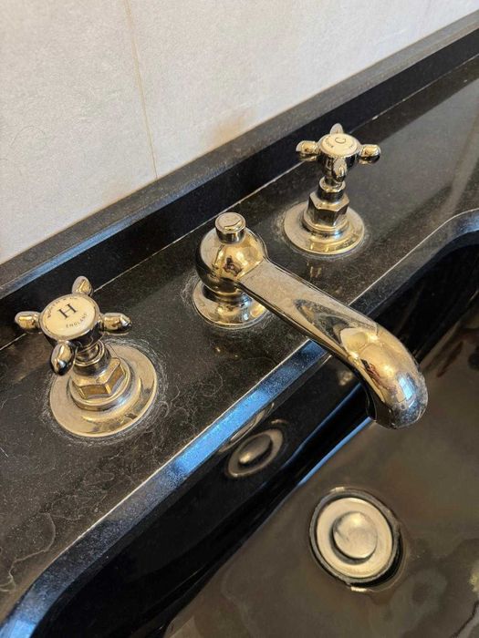 Lavoar granit, baterie, masca si oglinda marca Devon & Devon