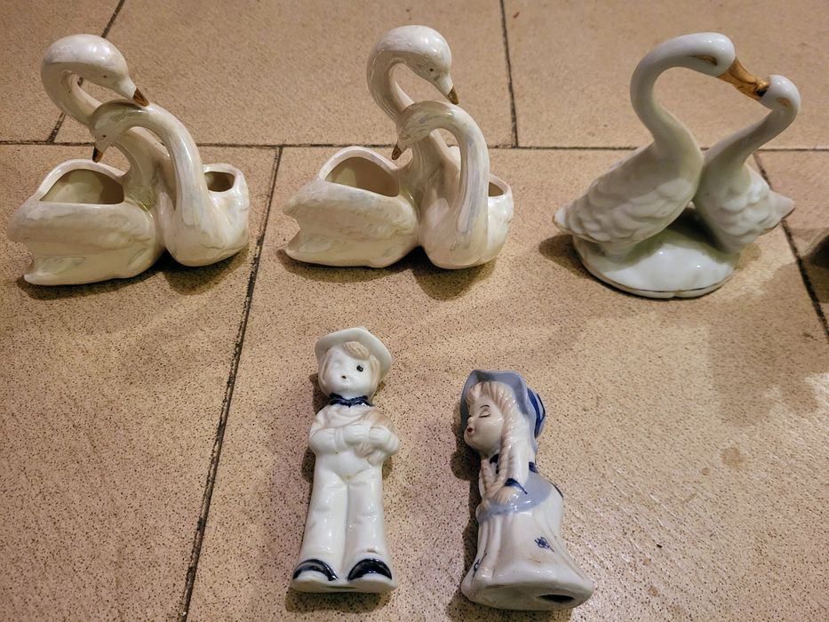 Продавам порцеланови и стъклени чинии и статуетки