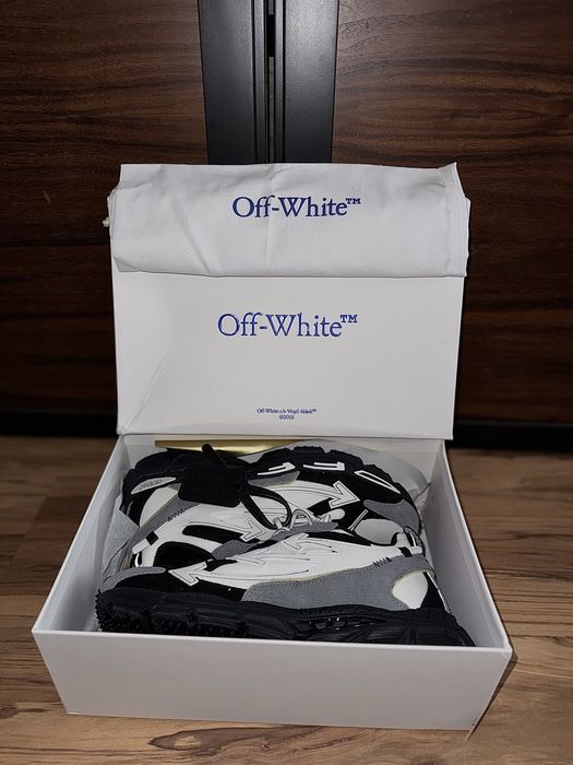 Off White Be Right Back