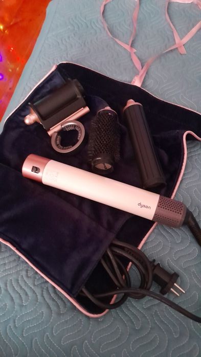 Продам срочно фен Dyson