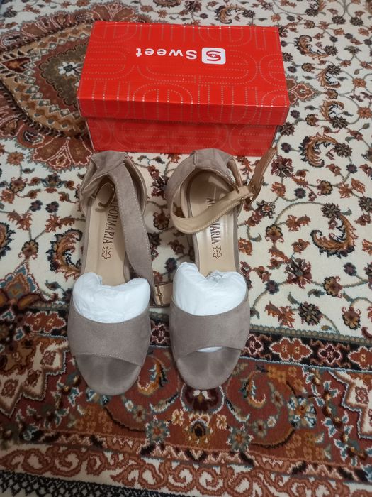 Qizlar tuflisi Italiya