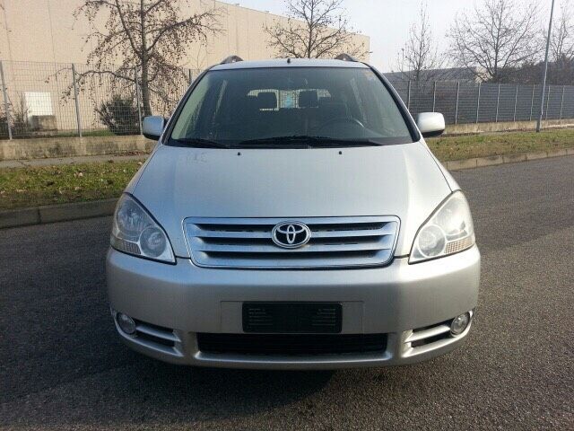 тойота авенсис версо 2,0 ди фор ди 116кс. 2004г. TOYOTA AVENSIS VERSO