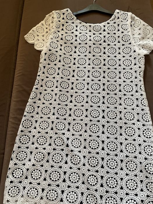 Стилна рокля на Русенската фирма Роси