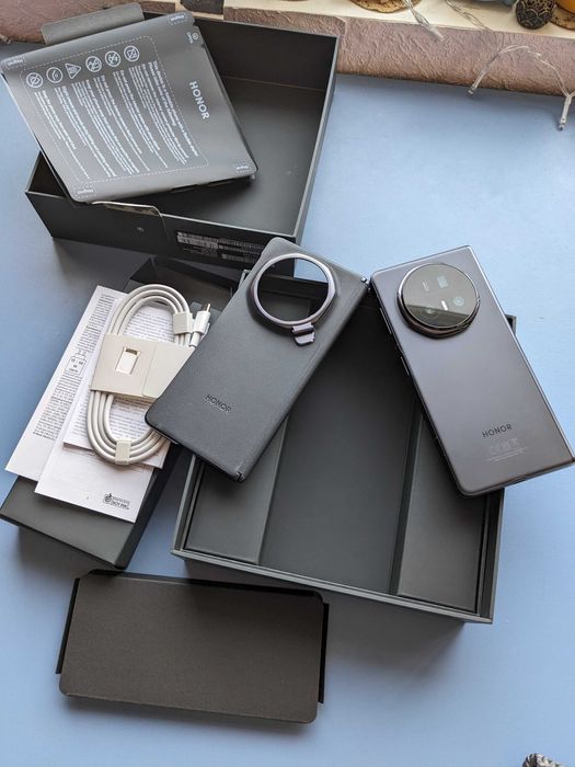Honor Magic V5 - нов + карбонов калъф