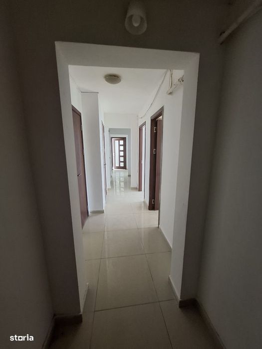 Apartament 3 camere, balcon, parter, preț bun