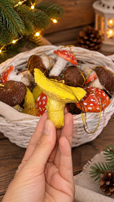 Грибы на елочку.