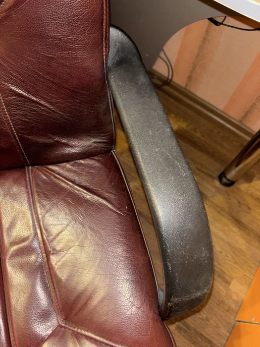 Кресло кожанное