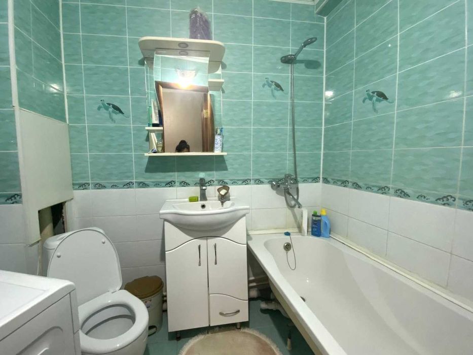 Продам 2 комнатную 8 мкр