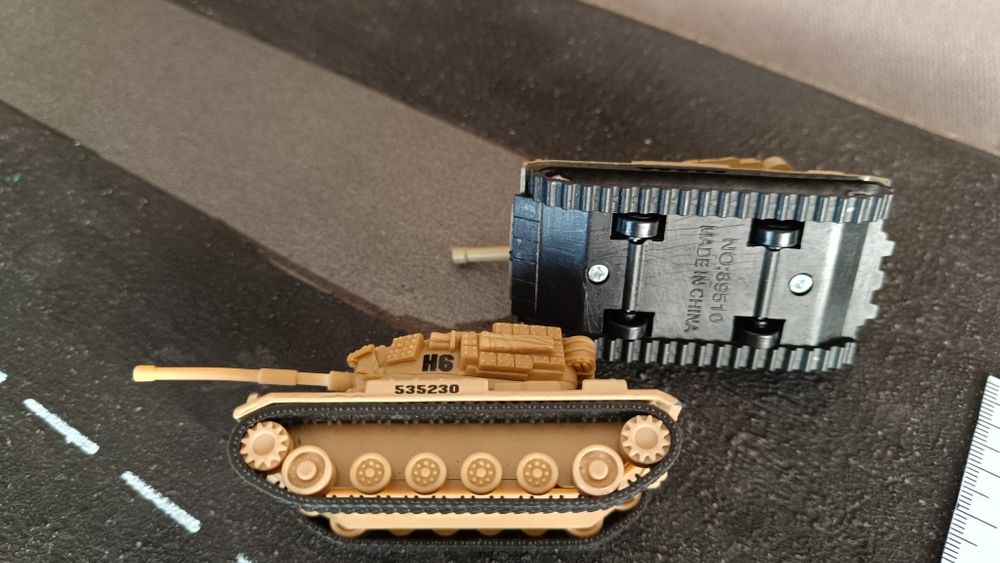 Tanc macheta metalica roti 1:87