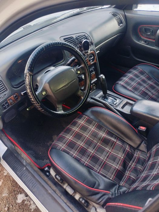 Машина Митсубиси Галант