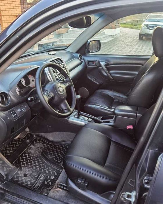 Продаю Toyota Rav 4