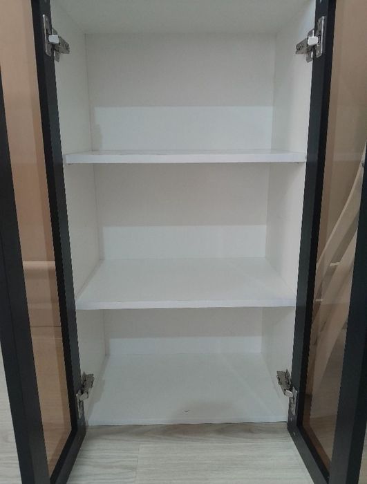 Стеклянный шкаф новый