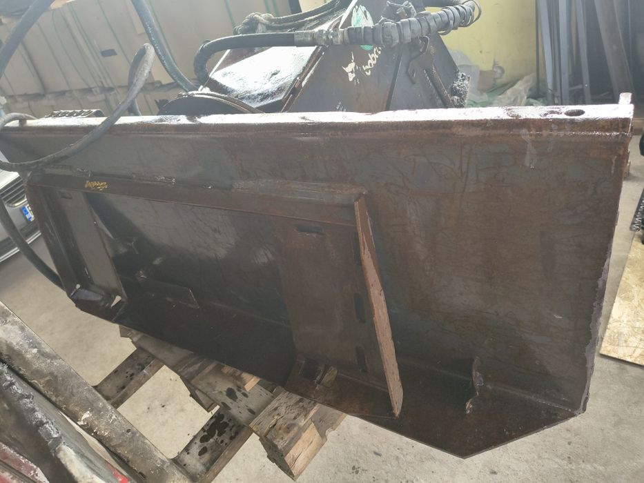 Mini incarcator bobcat frontal cu fresa