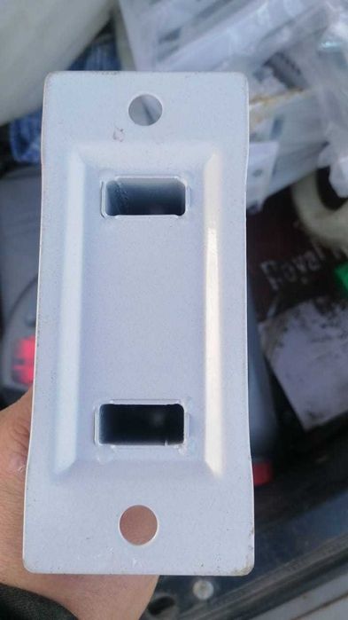 Продам крепления для батареи