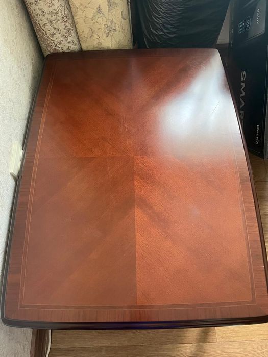 Диван, стол, вентилятор