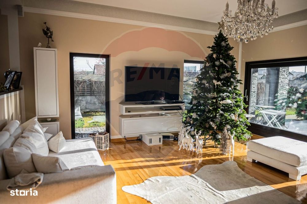 Casă / Vilă de lux cu 6 camere de vânzare în Șcheia, Suceava