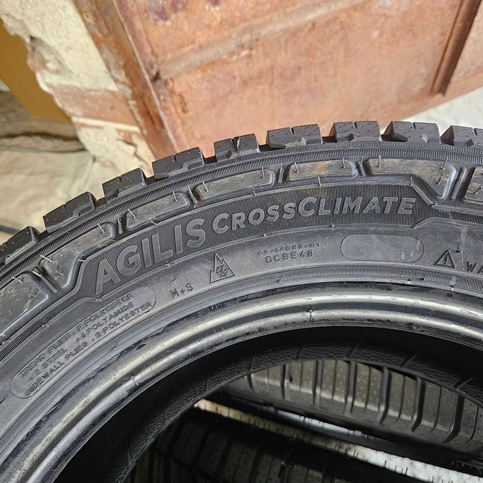 2 Нови бусови гуми 215/65R16C Michelin AgilisCrossClimate 109T DOT2025