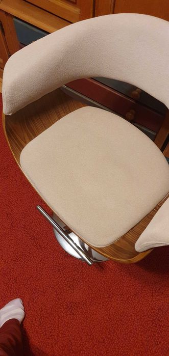 Scaun bar confortabil si elegant