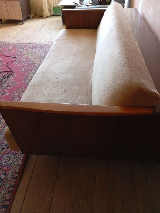 Ретро диван с мека дамаска