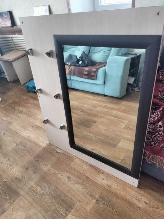 Туалетный столик с зеркалом 18000